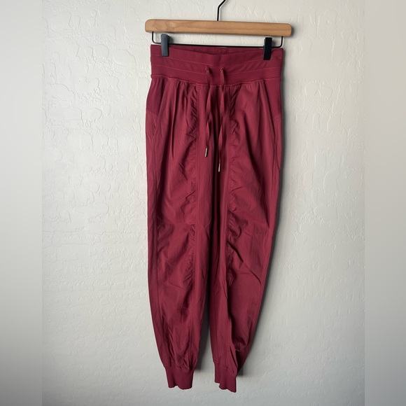 Lululemon dance studio jogger Chianti 2 - Picture 4 of 10